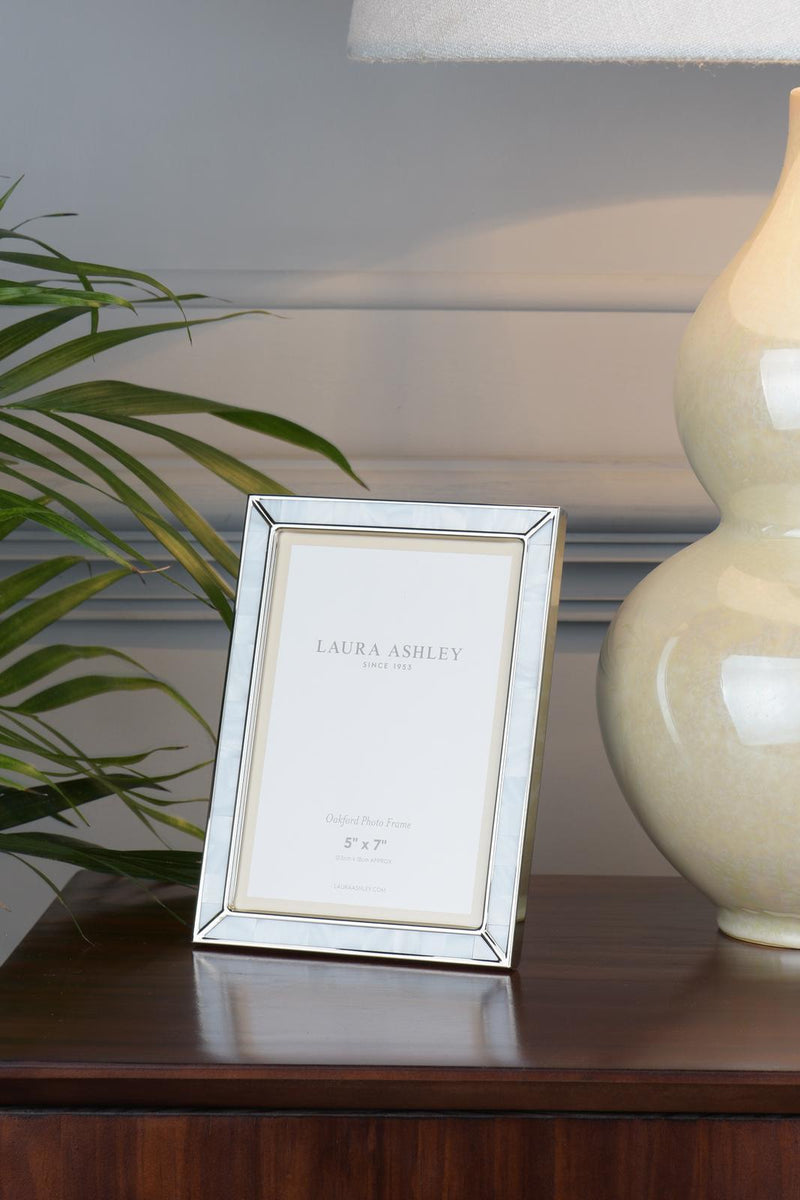 Laura Ashley Oakford Photo Frame Mother Of Pearl 5" x 7" • LA3756184-Q