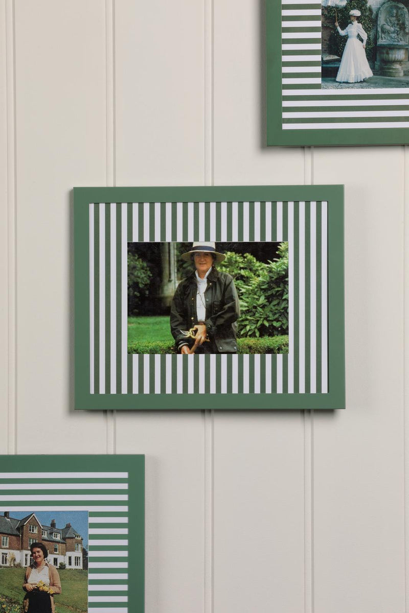 Laura Ashley Denwick Photo Frame Matt Green and Green 7" x 5" • LA3756758-Q