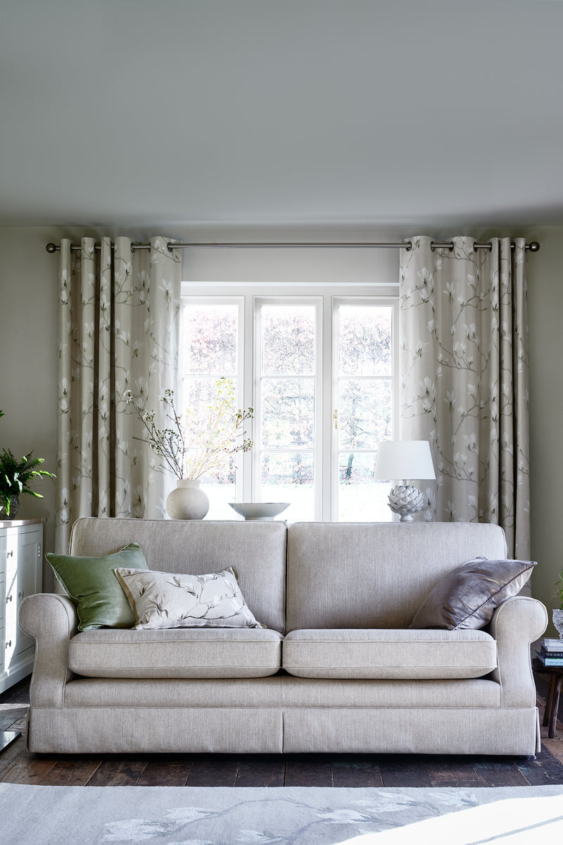 Laura Ashley Artichoke Ceramic Table Lamp With Shade • LA3734605-Q